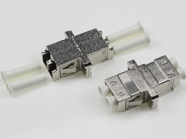 LC SM 双工 金属 有耳光纤适配器
