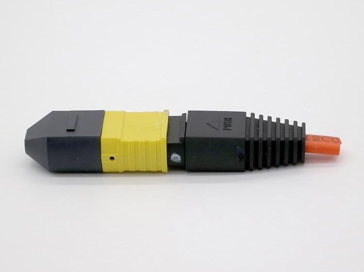MPO 扁缆光纤连接器