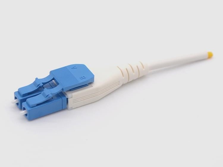 LC V4 uniboot 光纤连接器