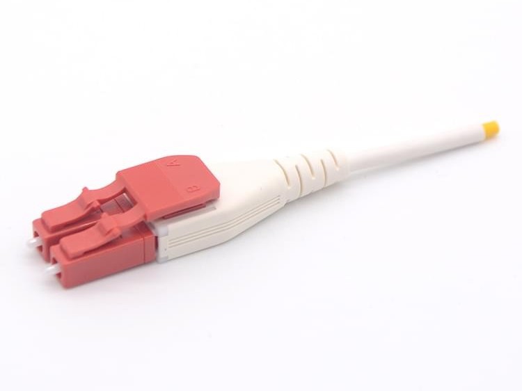 LC V4 uniboot 光纤连接器