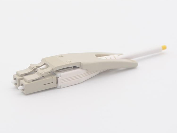 LC 双联 带拉杆光纤连接器
